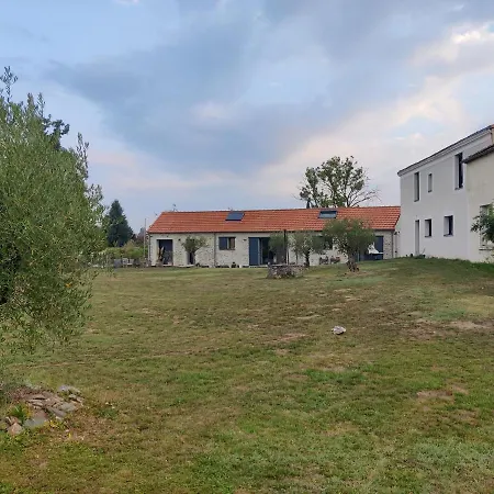 Ravissante 90m2 Pres Des Bord De Loire ホームステイ