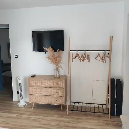 Ravissante 90m2 Pres Des Bord De Loire ホームステイ